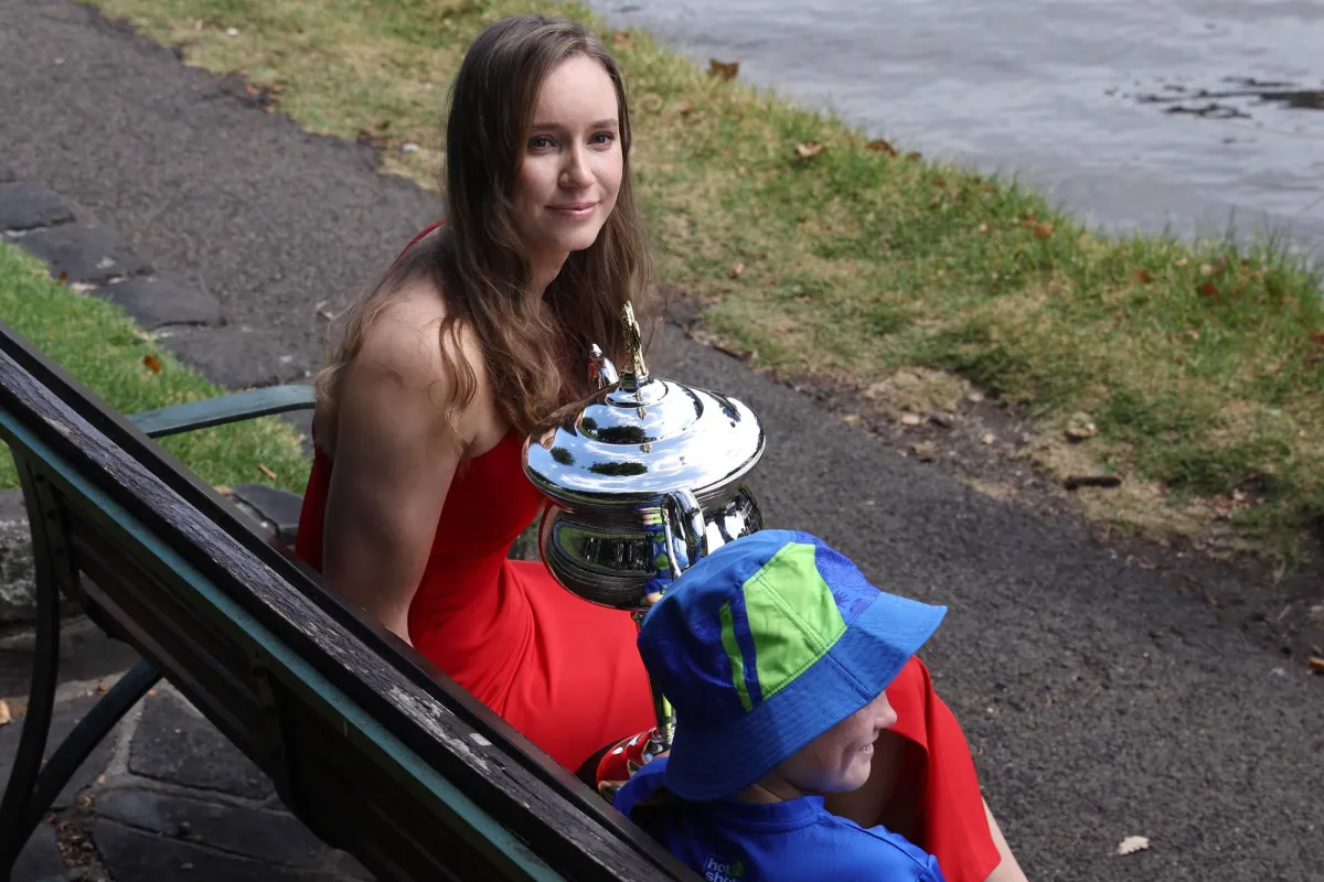 بعد أسبوع واحد فقط على تتويجها بلقبها الثاني في البطولات الكبرى، تملك الكازاخية إيلينا ريباكينا، فرصة لتأكيد هيمنتها على الملاعب الصلبة بدءاً من الأحد في دورة الدوحة لكرة المضرب (1000)، في ظل غياب متصدرة التصنيف العالمي البيلاروسية أرينا سابالينكا 