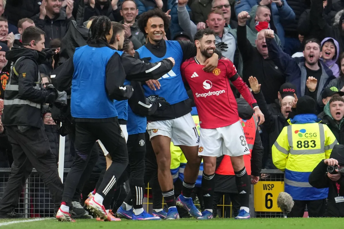 واصل مانشستر يونايتد فورته الكبيرة منذ التغيير الذي طرأ على جهازه الفني، وحقق فوزه الرابع توالياً بتغلبه على ضيفه توتنهام المنقوص والمأزوم (2-0)، السبت، ضمن المرحلة الخامسة والعشرين من الدوري الإنجليزي لكرة القدم 