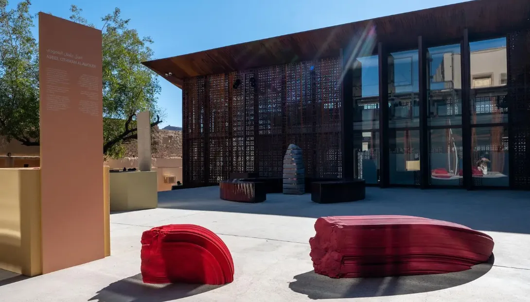 Prince of Wales Explores AlUla Arts Festival, Engages with Local Artists