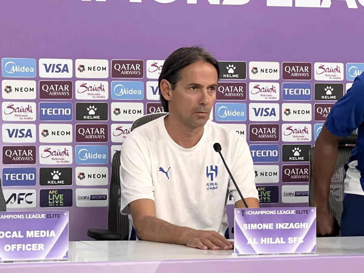 قال الإيطالي سيموني إنزاغي، مدرب فريق الهلال، إجابةً على سؤال «الشرق الأوسط»، بخصوص مشاركة ليوناردو غداً في المباراة. إن المهاجم البرازيلي ماركوس ليوناردو قد لا يكون ضمن قائمة مواجهة الوحدة الإماراتي، بدوري أبطال آسيا للنخبة، رغم تواجده في التدريبات 