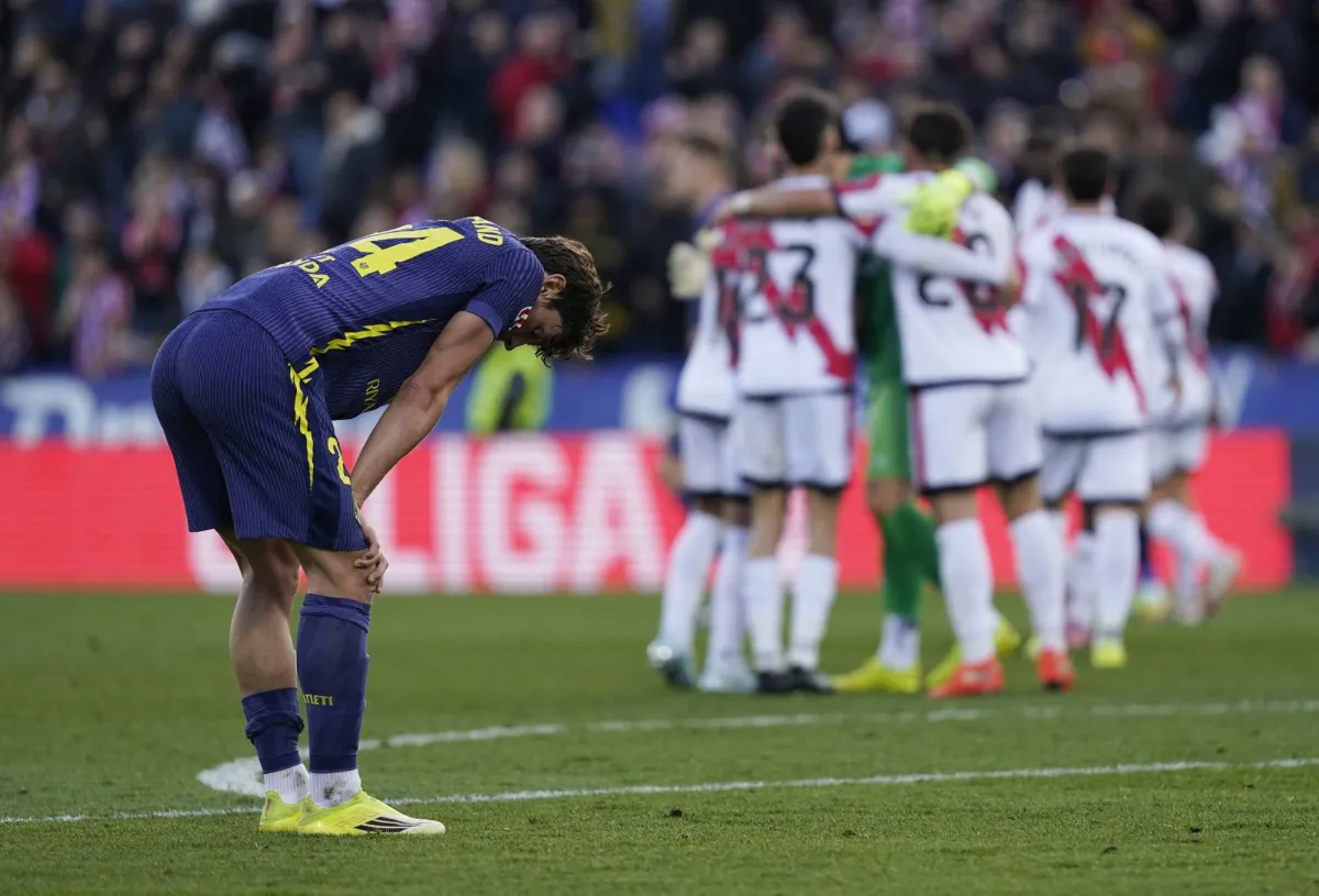 تلقى أتلتيكو مدريد هزيمته الثانية توالياً في الدوري الإسباني، بعدما سقط أمام رايو فايكانو 3-0. ضمن المرحلة 24.. وتأتي الهزيمة الثقيلة للأتلتي بعد أيام قليلة من فوز الفريق الكبير على برشلونة برباعية نظيفة في ذهاب نصف نهائي كأس الملك 
