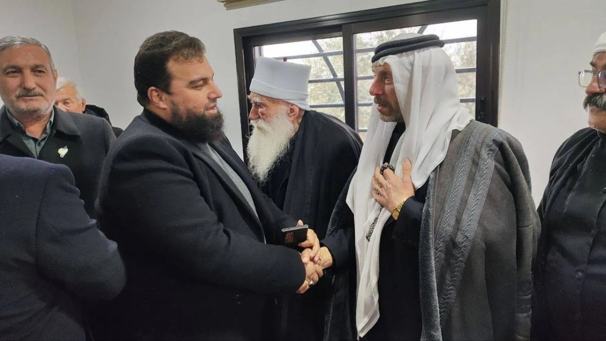 مسؤول في السويداء يقول لـ«الشرق الأوسط» إن الأمير حسن الأطرش «أصبح في دمشق»، ويمكنه أن «يوضح الكثير من الحقائق ويقلب الموازين في جبل العرب» 