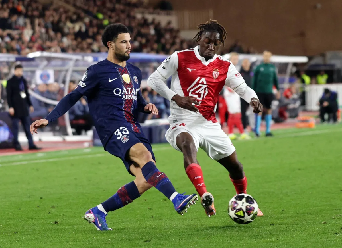 قلب باريس سان جيرمان الفرنسي حامل اللقب الطاولة على مواطنه ومضيّفه موناكو عندما حول تخلّفه بثنائية نظيفة إلى فوز ثمين 3-2 على ملعب لويس الثاني في موناكو في ذهاب الملحق 