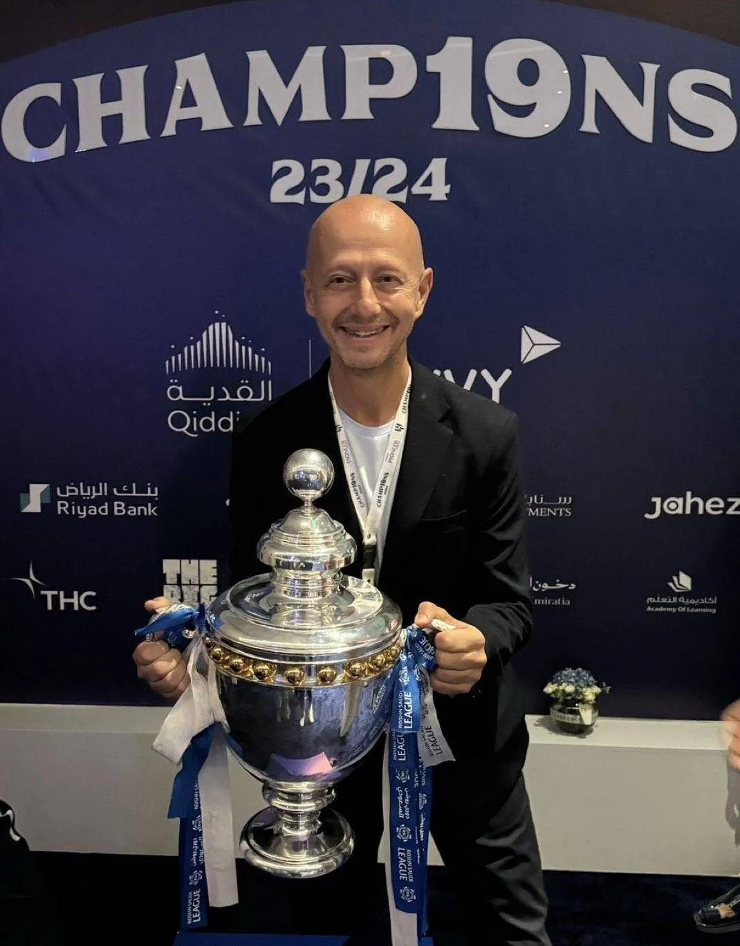 الإسباني إستيف كالزادا الرئيس التنفيذي لشركة نادي الهلال، لصحيفة AS الإسبانية: - إن نمو الدوري السعودي قائم على حب حقيقي وعفوي لكرة القدم. - الأمر مختلف تماماً عما رأيناه في الصين، حيث لم ينجح المشروع لعدم وجود قاعدة جماهيرية حقيقية تدعمه 