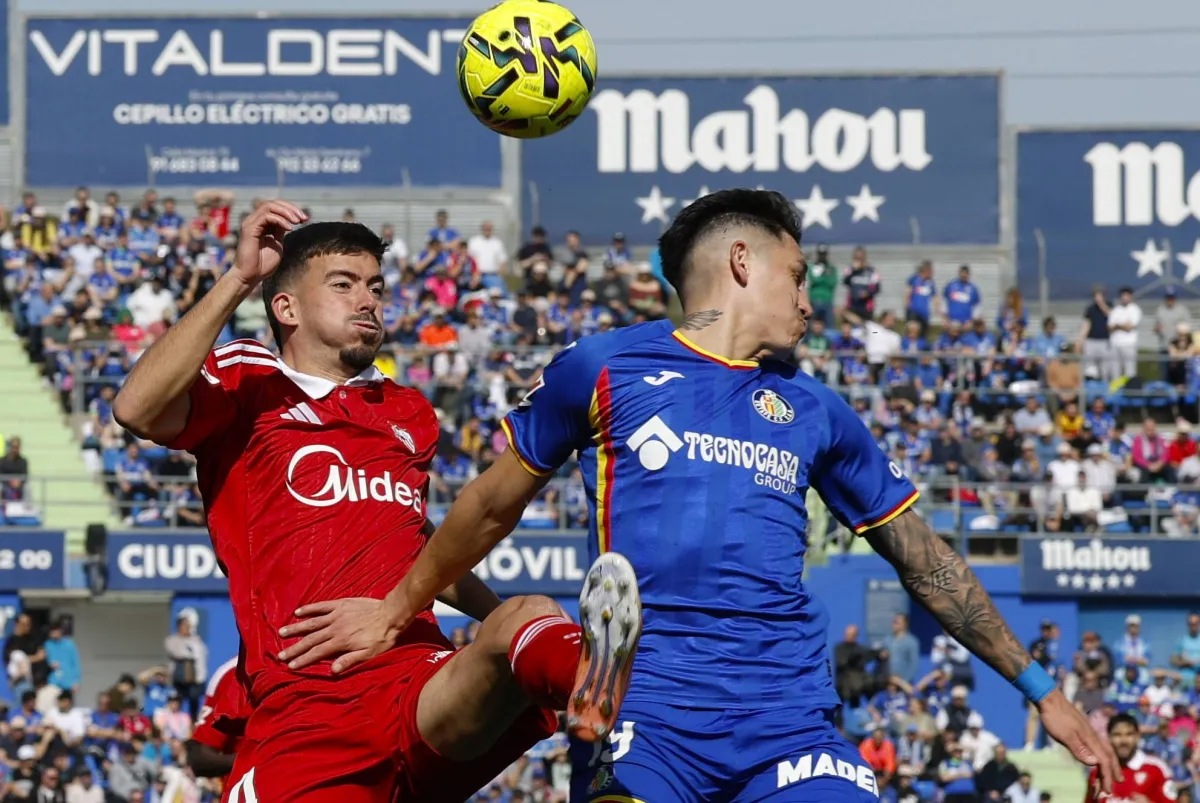 عاد إشبيلية من ملعب خيتافي بفوز هام جداً من أجل صراع البقاء وتجنب الهبوط لأول مرة منذ عام 2000، وجاء بنتيجة 1 - 0 في المرحلة الخامسة والعشرين من الدوري الإسباني لكرة القدم 