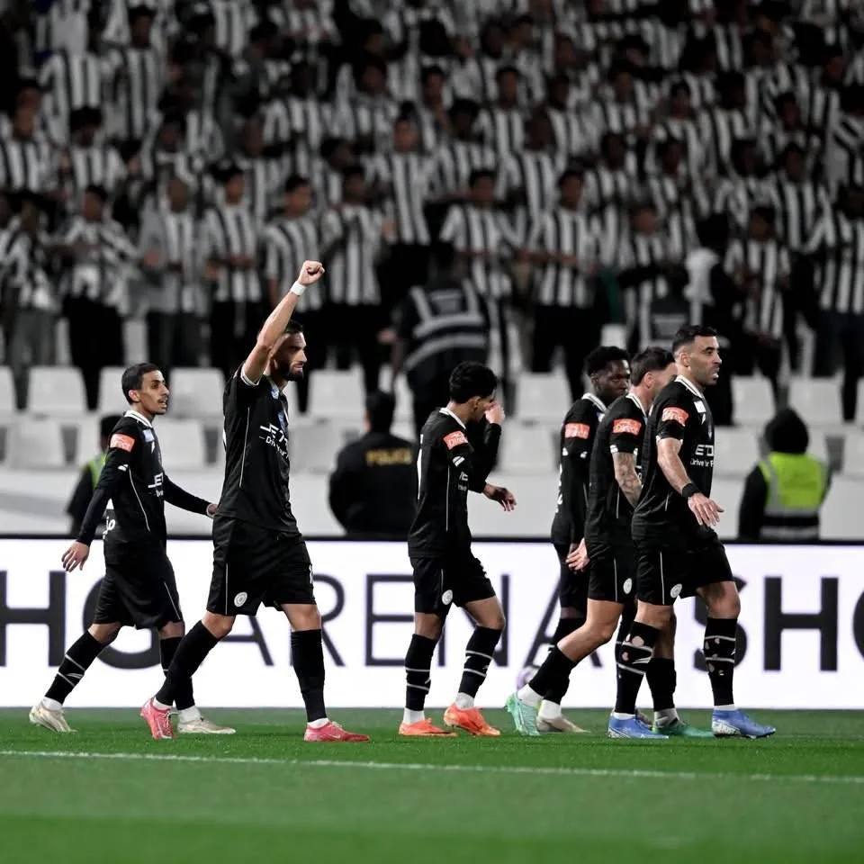 شهدت مباراة الشباب والرياض ضمن الدوري السعودي للمحترفين، التي كسب الأول نتيجتها 3-1، حدثاً لافتاً بين الثنائي كاراسكو وعبد الرزاق حمد الله في الدقيقة 24 من الشوط الأول، وذلك حول أحقية تنفيذ ركلة الجزاء 