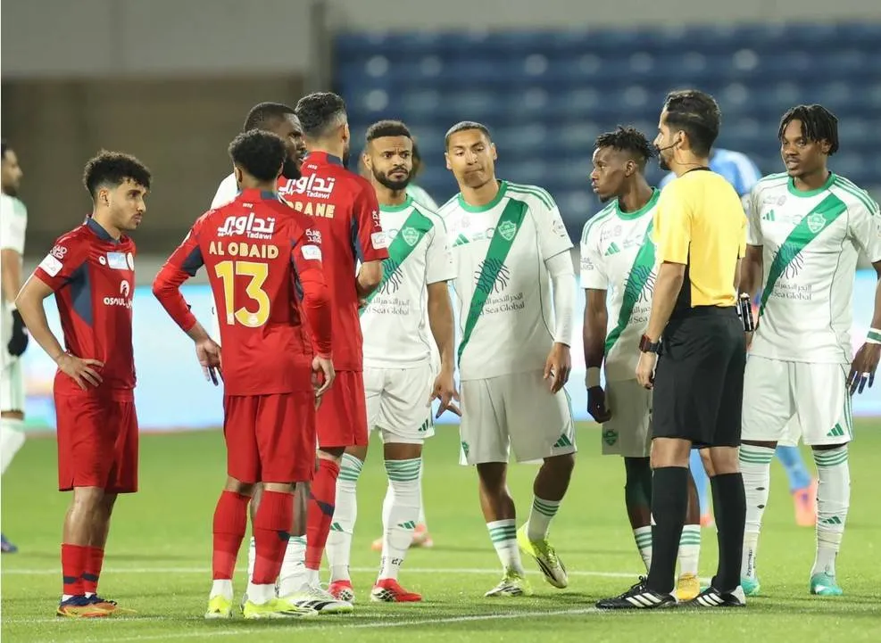 اتحاد القدم السعودي: «التسلل ثلاثي الأبعاد» حسم الجدل في مواجهة ضمك والأهلي. قال في بيان إن عطلاً طرأ على تقنية «التسلل شبه الآلي» وأُصلِح خلال دقائق معدودة. تفاصيل 