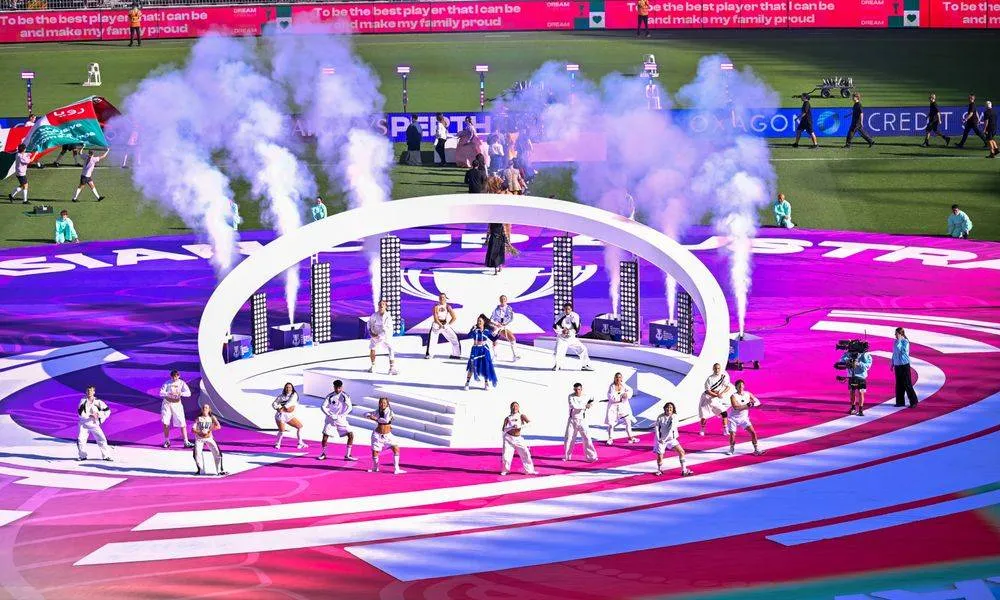 انطلقت، اليوم الأحد، بطولة كأس آسيا للسيدات بحفل افتتاح لا يُنسى في ملعب بيرث المذهل، حيث احتشد أكثر من 44 ألف متفرج، وهو أعلى حضور جماهيري في تاريخ البطولة، لمتابعة انطلاق أرفع مسابقات المنتخبات الوطنية للسيدات في القارة 