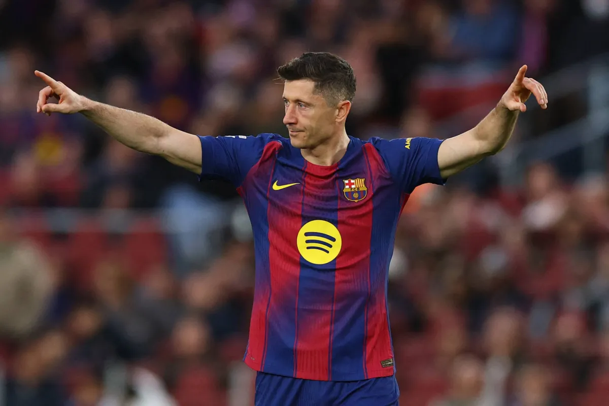 يغيب النجم البولندي روبرت ليفاندوفسكي مهاجم برشلونة، عن مواجهة الإياب من نصف نهائي كأس إسبانيا لكرة القدم أمام أتلتيكو مدريد، بسبب كسر في عظم الحاجب، وفقاً لما أعلن النادي الكاتالوني الأحد 