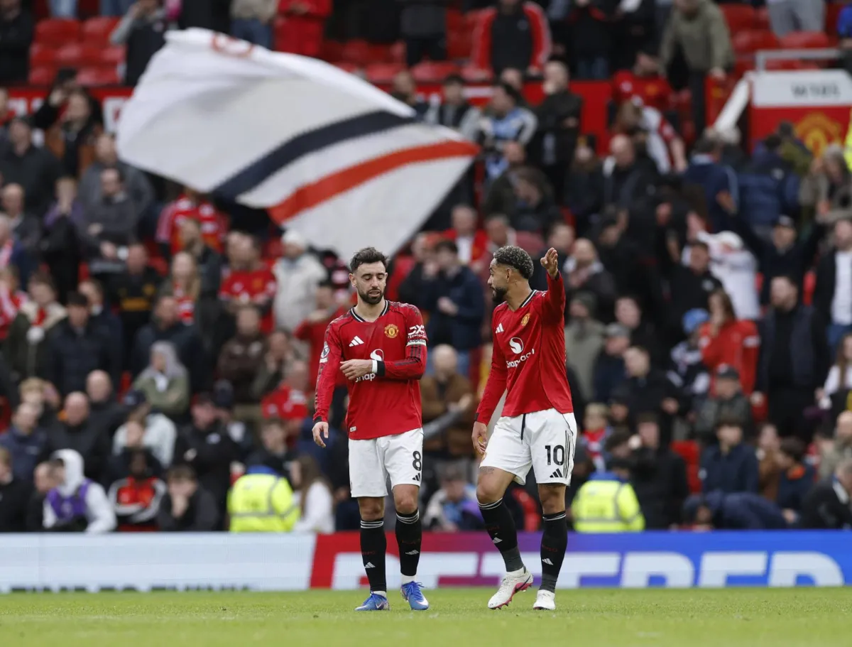 واصل مانشستر يونايتد نتائجه الرائعة تحت قيادة مديره الفني مايكل كاريك، وتقدم للمركز الثالث في ترتيب بطولة الدوري الإنجليزي.. وقلب مانشستر يونايتد تأخره أمام كريستال بالاس، إلى انتصار ثمين ومستحق 2-1، ضمن منافسات المرحلة الـ28 للمسابقة 