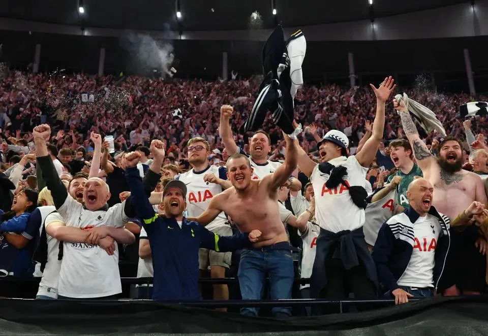 فرض الاتحاد الأوروبي لكرة القدم (يويفا) غرامة مالية مقدارها 30 ألف يورو (حوالي 35 ألف دولار) بحق نادي توتنهام الإنجليزي بسبب ادعاءات حول سلوك عنصري 