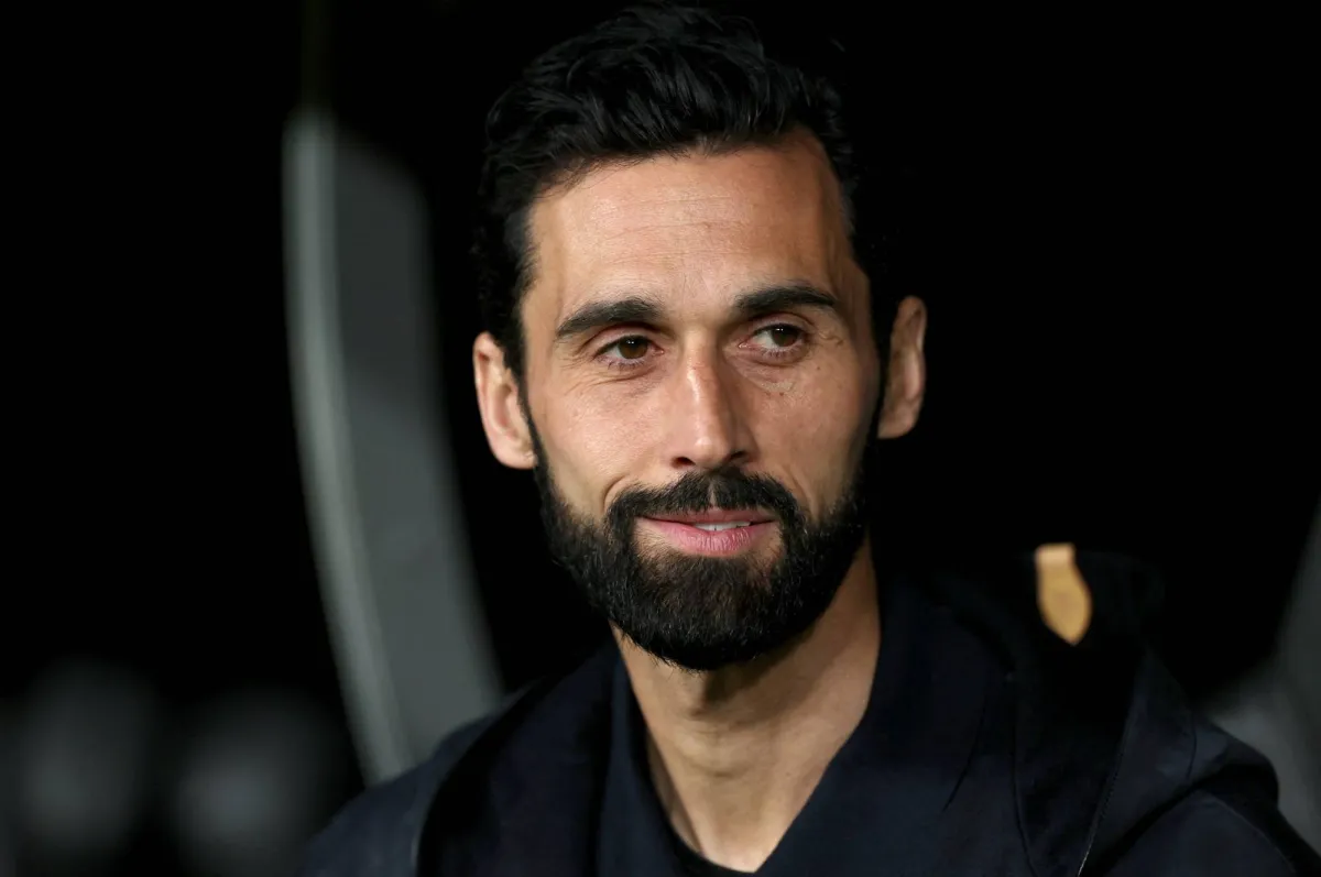 أعرب ألفارو أربيلوا، المدير الفني لفريق ريال مدريد، عن شعوره بالإحباط من خسارة فريقه المباغتة 0-1 أمام ضيفه خيتافي، في ختام المرحلة الـ26 لبطولة الدوري الإسباني، مشيراً إلى أن فريقه أصبح مطالباً بعدم التفريط في أي نقطة في لقاءاته المقبلة بالمسابقة 