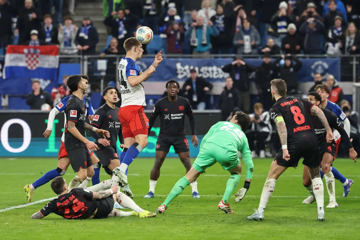 فاز فريق باير ليفركوزن على مضيفه هامبورغ بهدف دون مقابل في المباراة التي جمعتهما ضمن منافسات الدوري الألماني «بوندسليغا» 