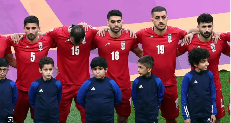 أثار رئيس الاتحاد الإيراني لكرة القدم، مهدي تاج، مزيداً من الشكوك بشأن مشاركة منتخب بلاده في كأس العالم هذا الصيف، بعدما قال إن لاعبات منتخب إيران المشاركات في كأس آسيا المقامة في أستراليا تعرضن لضغوط لإجبارهن على الانشقاق 