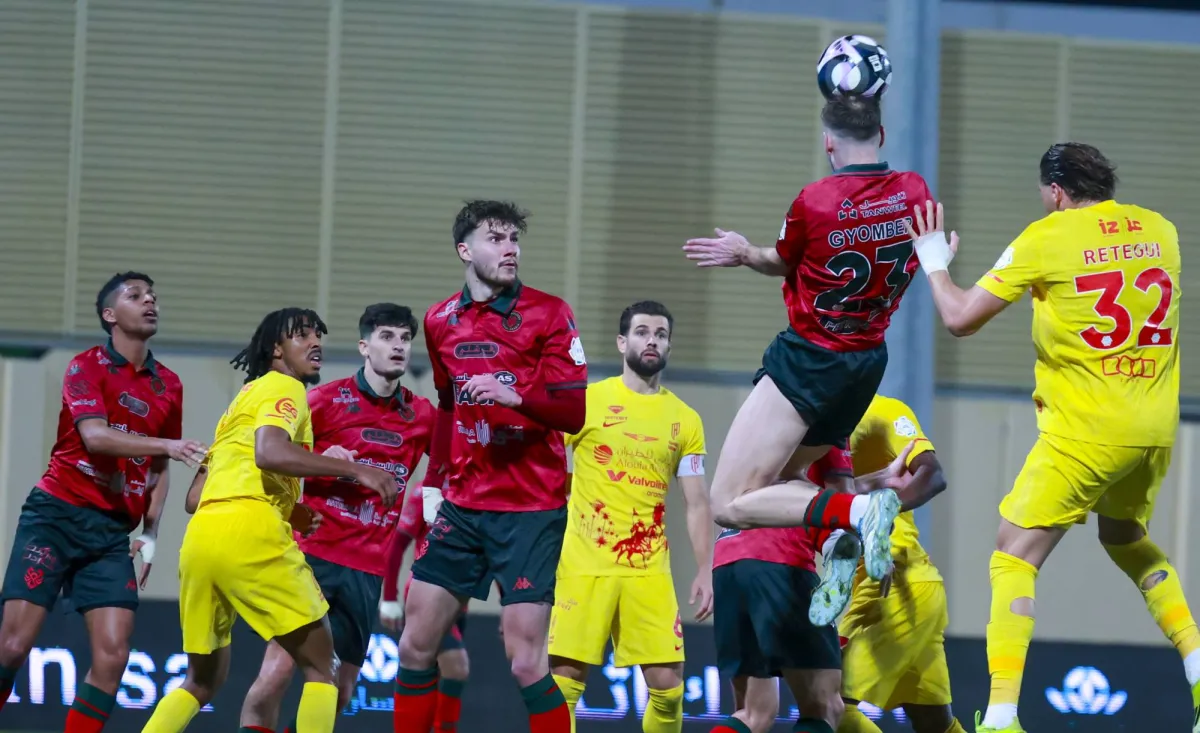 كشفت مصادر لـ«الشرق الأوسط» أن رابطة الدوري السعودي للمحترفين تتجه لتغيير أماكن بعض مباريات الجولة الـ34 (الأخيرة) في 21 مايو، بعد تعذر إقامة مباراتين على ملعب الرس في يوم واحد، في ظل اللوائح التي تفرض إقامة جميع المباريات في توقيت واحد 