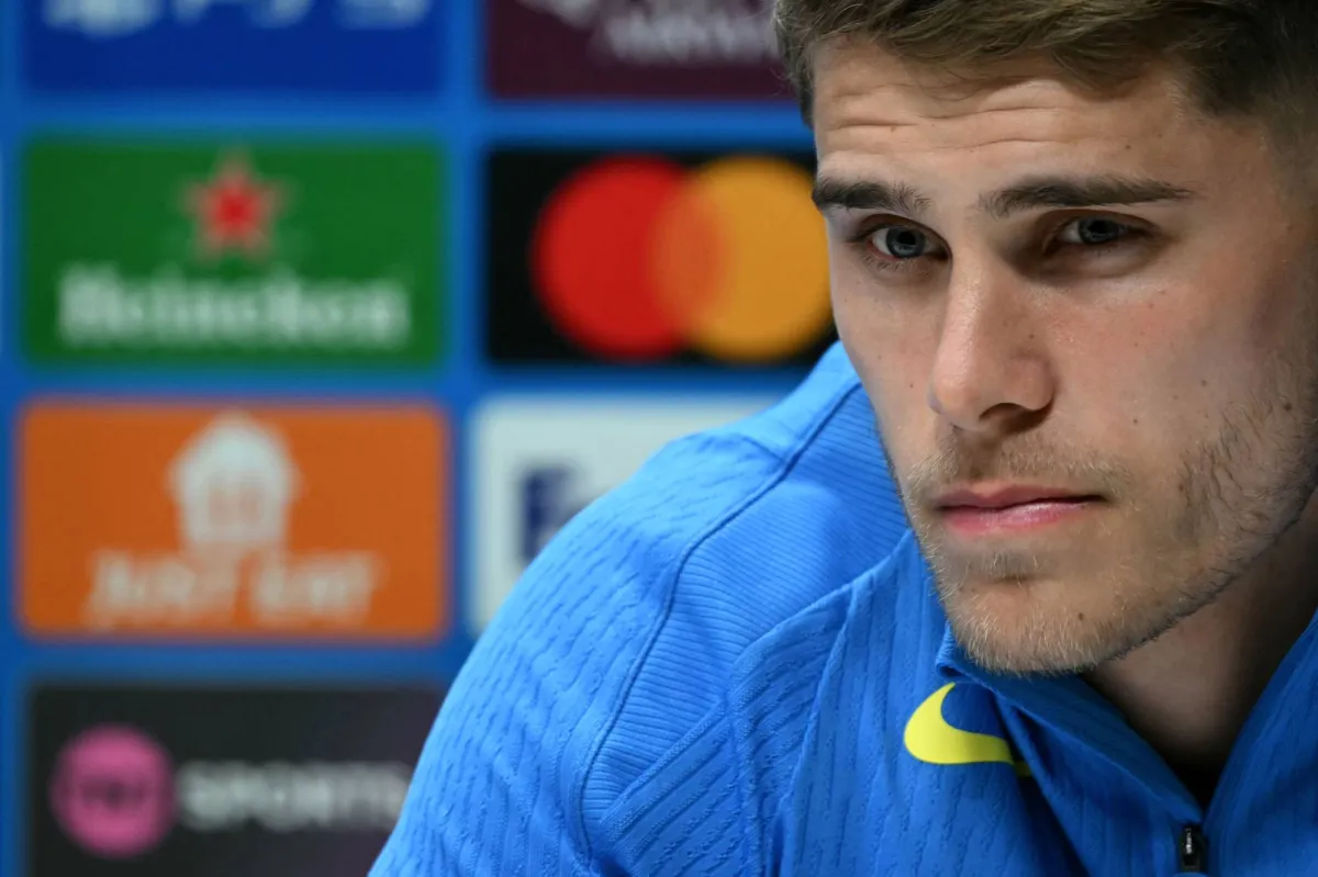 هاجم الهولندي ميكي فان دي فين مدافع توتنهام، المنتقدين بأن لاعبي توتنهام لا يقدمون الأداء المأمول، ولم يعودوا ملتزمين بالفريق، وأنهم يفكرون بالفعل في مستقبلهم بعد هذا الموسم.. وقال المدافع الهولندي قبل مواجهة أتلتيكو مدريد: «هذا أكبر شيء غير منطقي» 