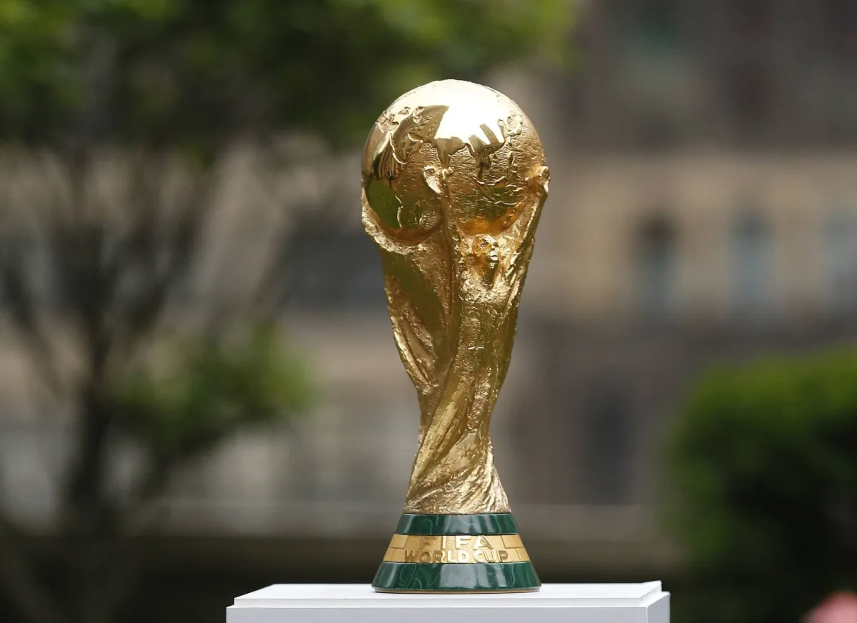 أكد الاتحاد الدولي لكرة القدم (فيفا) أنه لا خطط لديه لتغيير جدول مبارياته في كأس العالم 2026، بما فيها مباريات منتخب إيران، على الرغم من ادعاء الاتحاد الإيراني لكرة القدم بأنه يجري محادثات مع المنظمة بشأن هذه الخطوة 