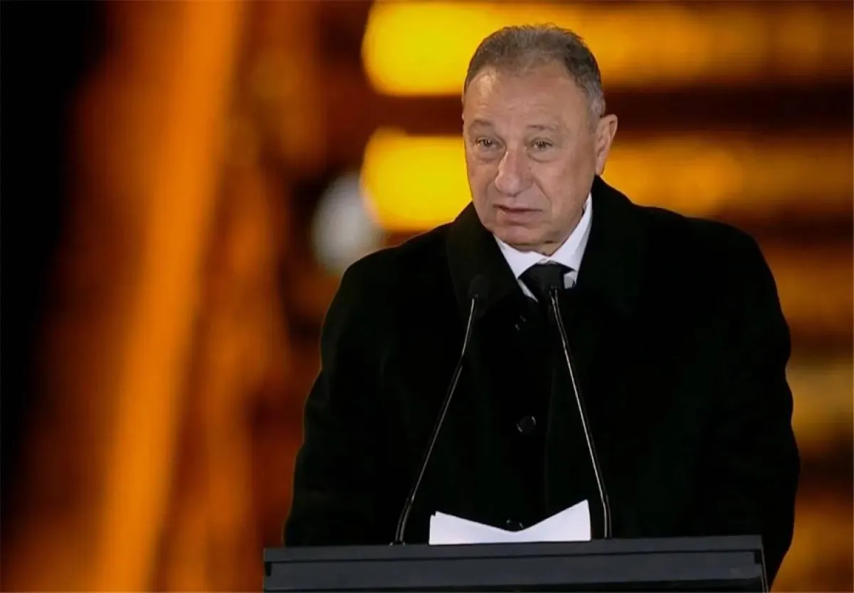 لا تزال توابع خروج الأهلي المصري من ربع نهائي دوري أبطال أفريقيا مستمرة، فوسط حالة من الغضب الجماهيري أعلن النادي أن رئيس مجلس إدارته محمود الخطيب سيبتعد عن الإشراف عن شؤون كرة القدم في الفترة المقبلة، مع إحداث عدد كبير من التغييرات في القطاع نفسه 