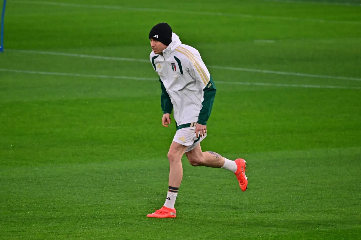 يتصاعد الجدل في سوق الانتقالات الأوروبية بشأن مستقبل المدافع الإيطالي أليساندرو باستوني، في ظل تحركات متقدمة من نادي برشلونة الإسباني للتعاقد معه، مقابل تمسك نادي إنتر ميلان الإيطالي بشروط مالية واضحة 