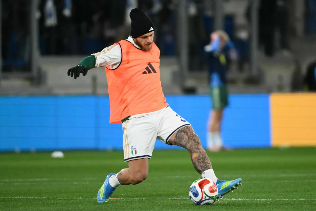 أكد المدافع فيديريكو ديماركو أن إيطاليا تحترم البوسنة والهرسك، خصمها في نهائي الملحق الأوروبي المؤهل لمونديال 2026، بعدما أثار ردّ فعله خلال الاحتفال بتأهّل البوسنة على حساب ويلز الجمعة جدلاً واسعاً 