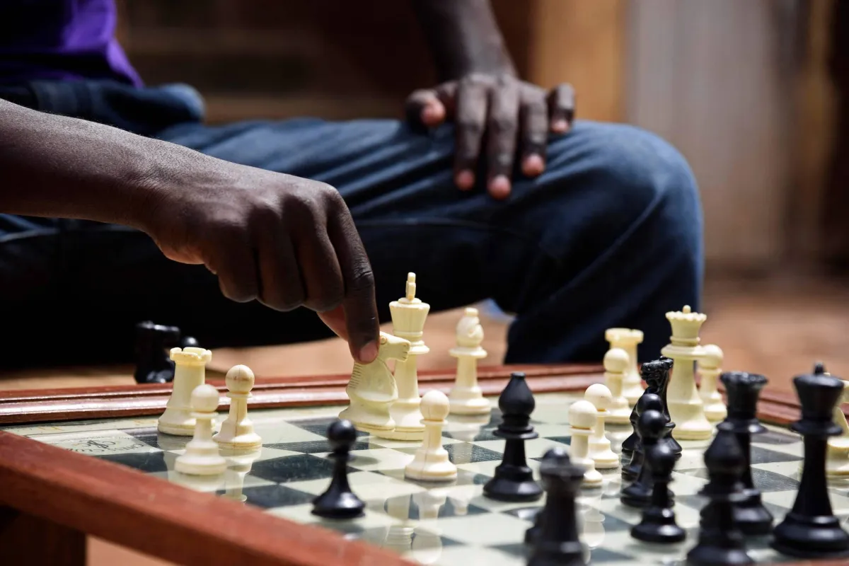 يُعدّ النرويجي إيرلينغ هالاند والمصري محمد صلاح من بين نجوم الدوري الإنجليزي لكرة القدم «المدمنين» على الشطرنج، ما أسهم في إشعال موجة ازدياد شعبية اللعبة بين الشباب 