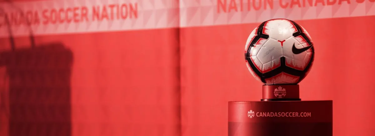 أعلن الدوري الكندي الممتاز لكرة القدم، في بيان الثلاثاء، أنه سيصبح أول بطولة احترافية تجرب رسمياً قاعدة التسلل البديل في موسم 2026 
