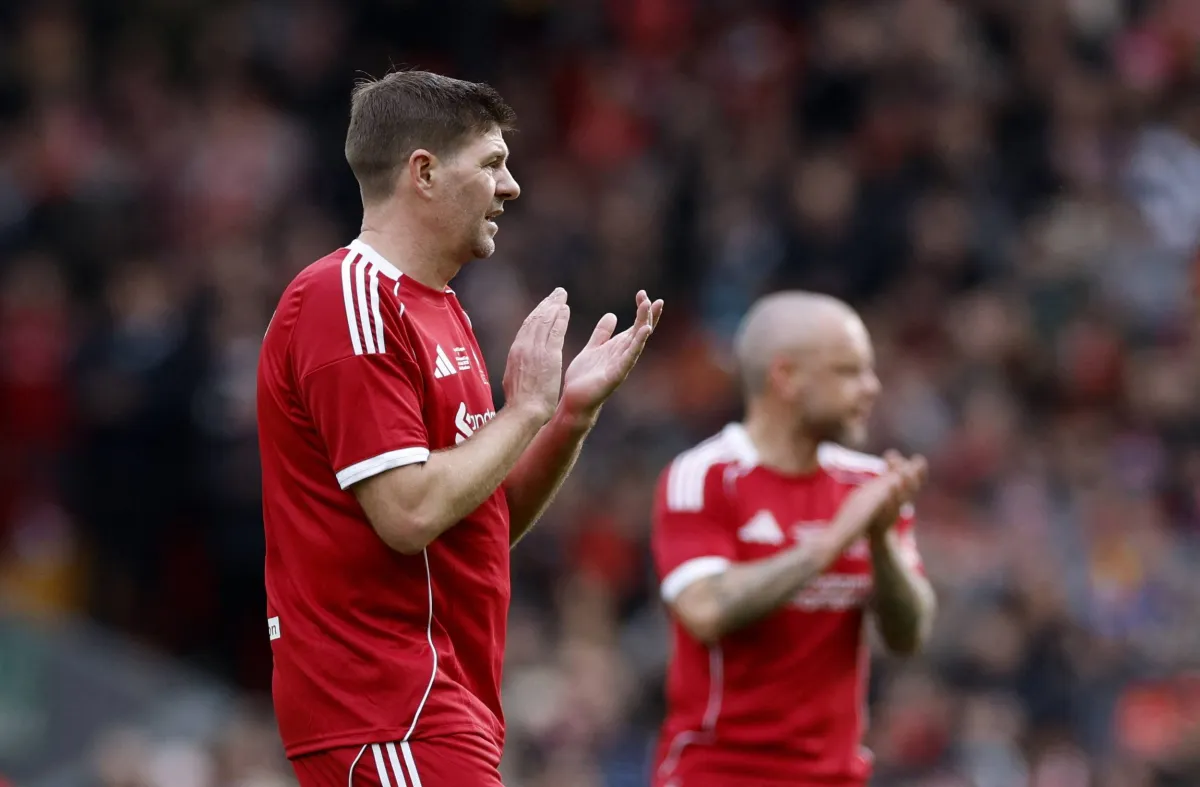 كشف ستيفن جيرارد، أسطورة فريق ليفربول الإنجليزي لكرة القدم، أنه نصح محمد صلاح بعدم الرحيل عن ليفربول وسط أجواء سلبية وخلافات مع المدرب أرني سلوت 