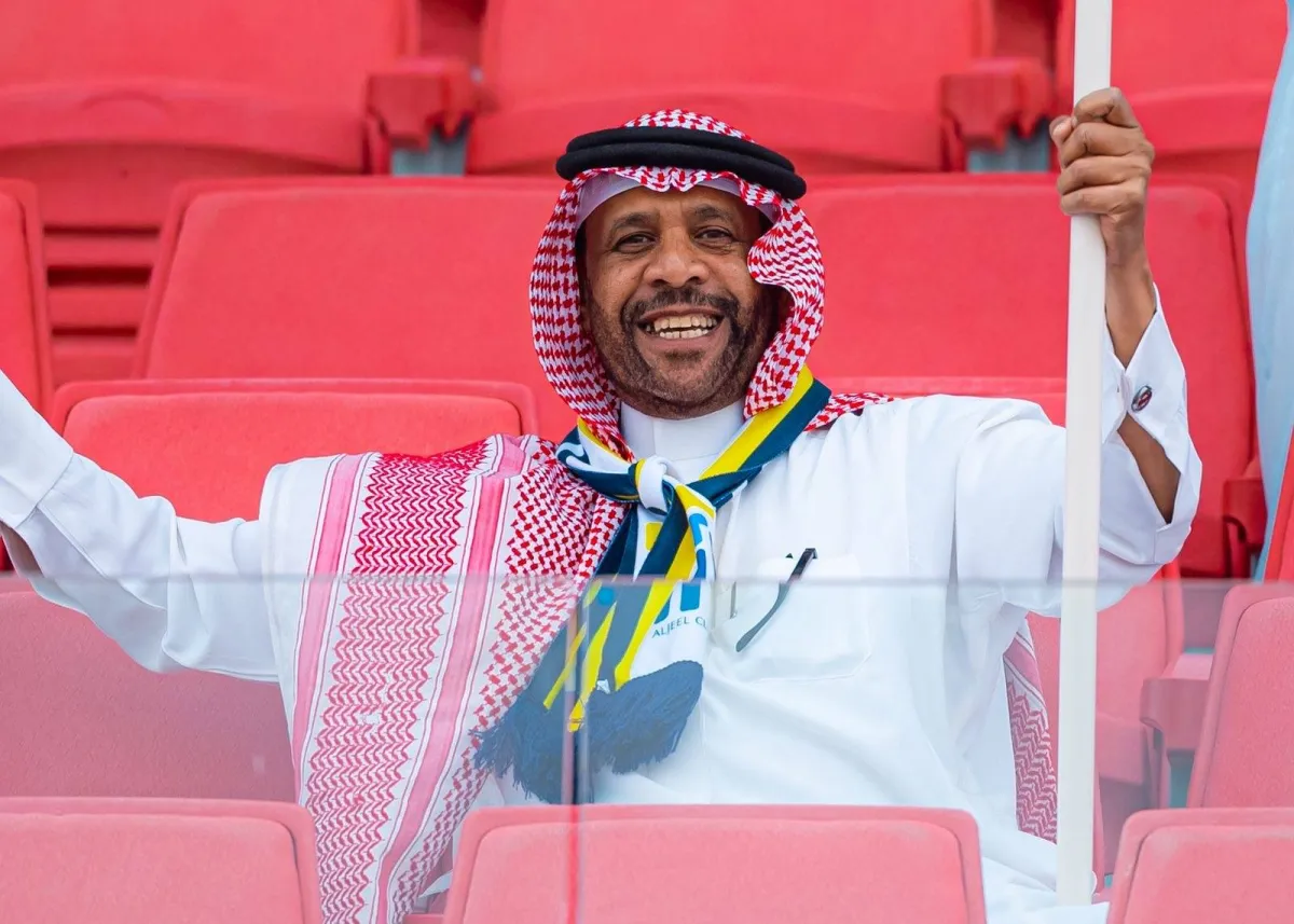 فقدت محافظة الاحساء أحد أبرز وجوهها الرياضية، برحيل لاعب كرة القدم السابق بنادي الجيل عمر عثمان الدوسري، على إثر أزمة قلبية، وذلك قبل دقائق معدودة من نهاية مباراة فريقه ضد النجوم ضمن مباريات دوري الدرجة الثانية السعودي 