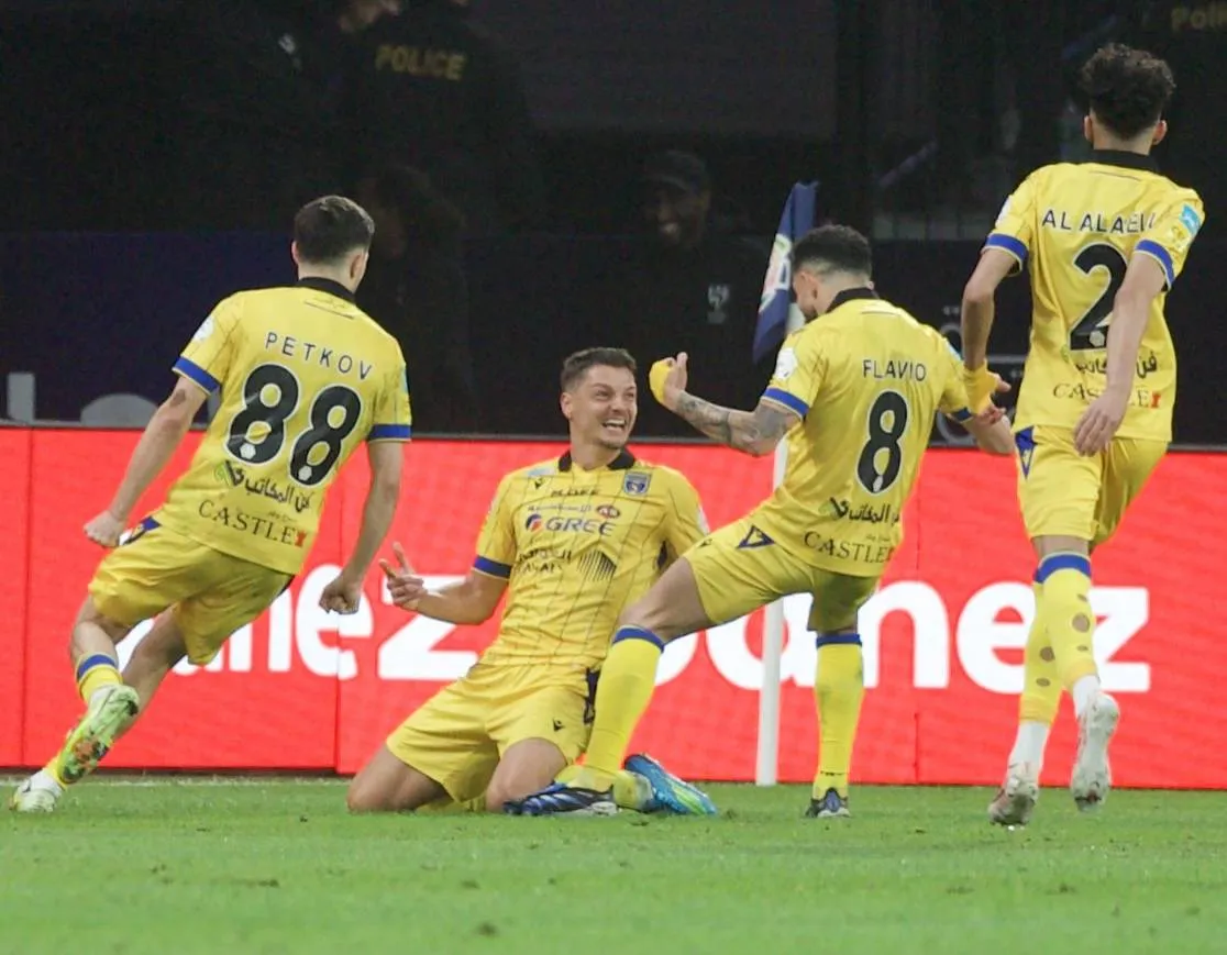 في مشهد مكرر لأحداث ملعب جامعة الملك سعود في موسم 2019، لعب التعاون مرة أخرى دور «صانع القرار» في تحديد مسار لقب الدوري السعودي للمحترفين بعد التعادل الإيجابي المثير 2-2 أمام الهلال في عقر داره، ليقدم هدية على طبق من ذهب للنصر المتصدر 