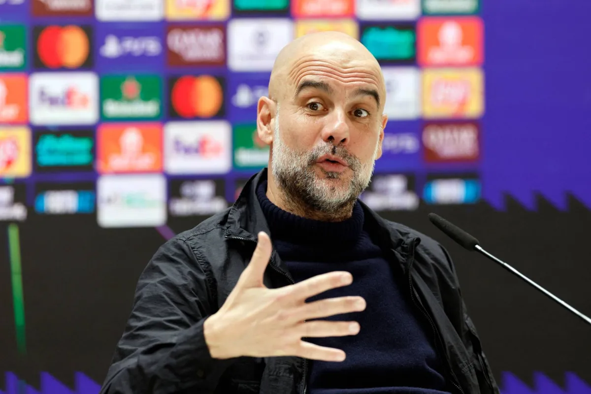 أشاد المدير الفني لمانشتسر سيتي، بيب غوارديولا، بالنجم المصري محمد صلاح، مؤكداً أنه يُعدُّ من أعظم اللاعبين الذين مرّوا في تاريخ «البريميرليغ».. وأضاف غوارديولا:«إنه وقت مناسب لتوديعه في هذا البلد، فهو يستحق تقديراً استثنائياً لما قدمه لكرة القدم العالمية» 