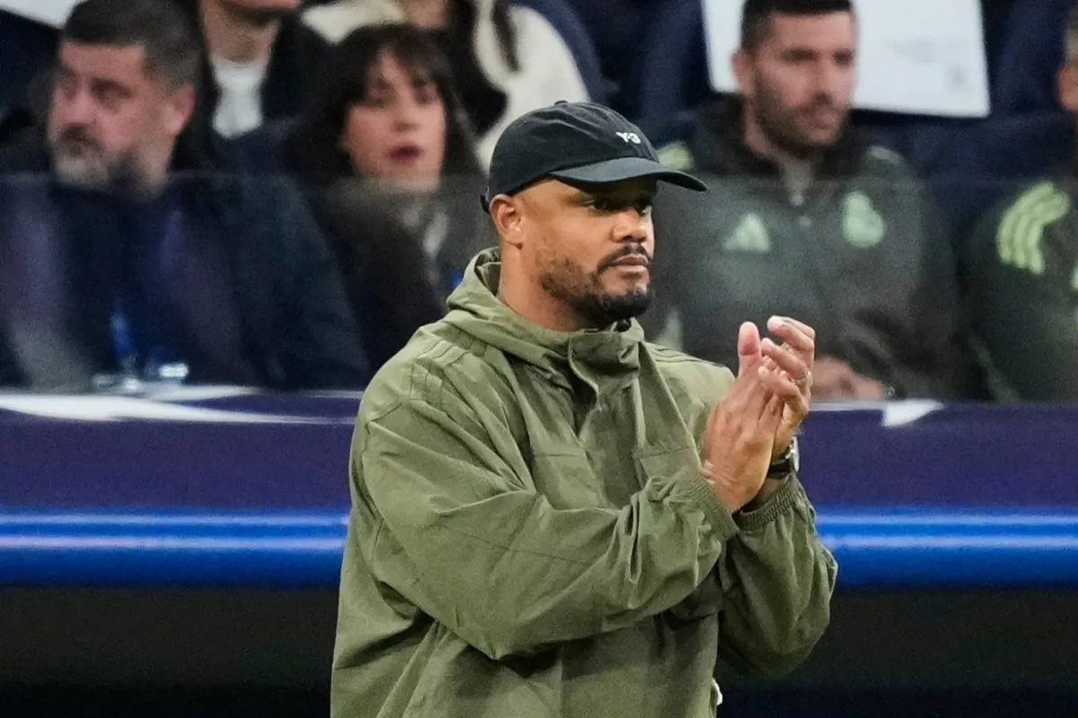 أشاد المدرب البلجيكي لبايرن ميونيخ الألماني، فانسان كومباني، بحارس مرمى فريقه، مانويل نوير، عقب تألقه اللافت في العودة بانتصار ثمين خارج قواعده على حساب ريال مدريد الإسباني 2-1 