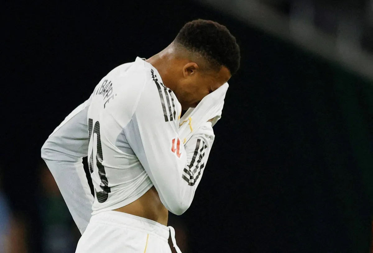 تعرّض مهاجم ريال مدريد كيليان مبابي لـ«إجهاد عضلي» في العضلة الخلفية للفخذ الأيسر خلال تعادل فريقه 1-1 مع ريال بيتيس في الدوري الإسباني لكرة القدم، وفق ما أفاد مصدر في النادي «وكالة الصحافة الفرنسية» 