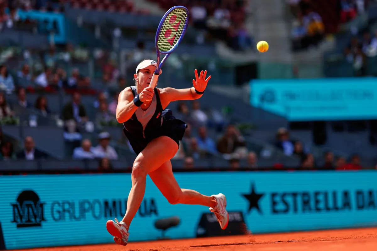 السويسرية بليندا بنشيتش تتأهل إلى دور الـ16 من بطولة مدريد المفتوحة، بعد فوزها على الروسية ديانا شنايدر (6-2، 7-6)، محققة انتصارها الثالث تواليًا عليها 