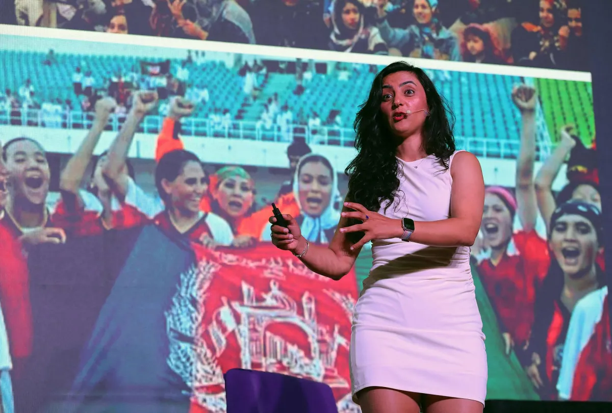 الأفغانيات يحتفلن بـ«لحظة تاريخية» بعد السماح لهن بالمشاركة الرسمية في بطولات كرة القدم