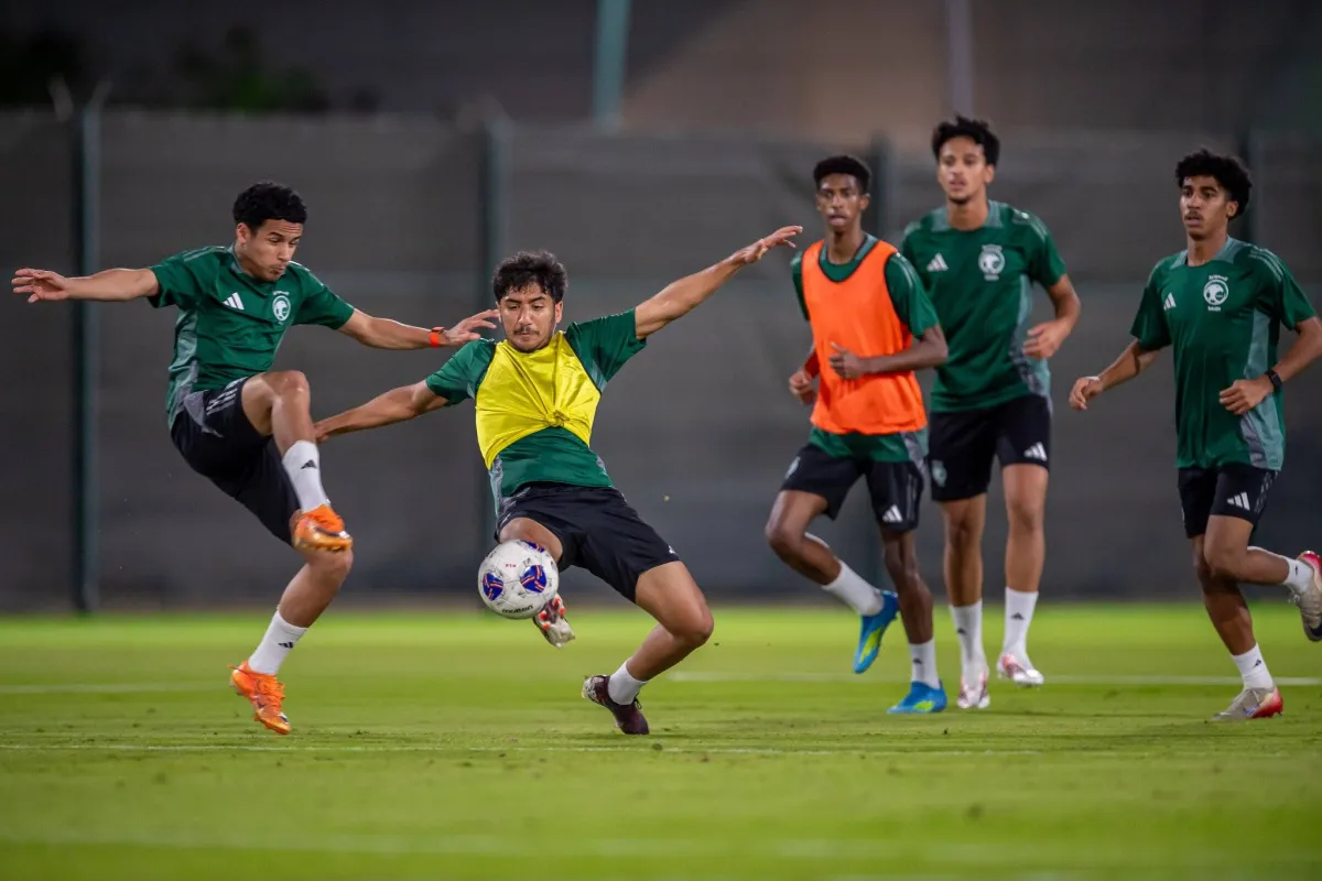 اكتمل وصول المنتخبات المشاركة في بطولة كأس آسيا للناشئين تحت 17 عاماً إلى مدينة جدة، وذلك استعداداً لانطلاق منافسات البطولة التي تستضيفها المملكة العربية السعودية، بدءاً من غداً (الثلاثاء) وحتى 22 مايو (أيار) الجاري 