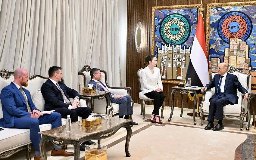 العليمي: الرهان على اعتدال إيران يقود إلى مزيد من الفوضى