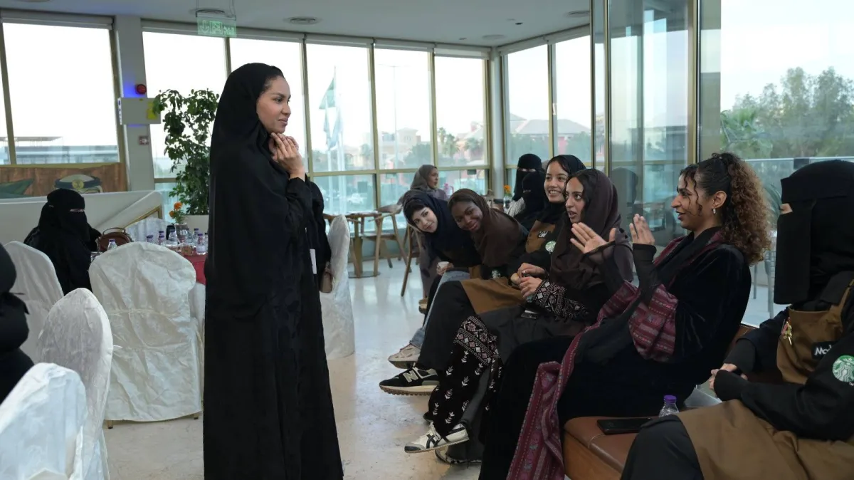 «ستاربكس» و«إنجاز» و«إنسان» تتعاون في برنامج «مكنّي» لدعم الشباب