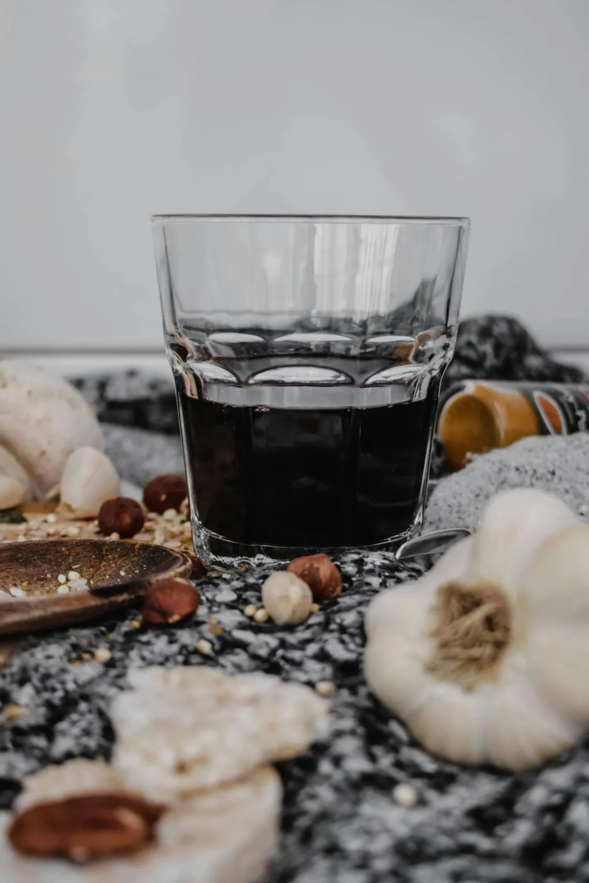 الثوم والكركديه: هل يُخفضان ضغط الدم عند تناولهما معاً؟
