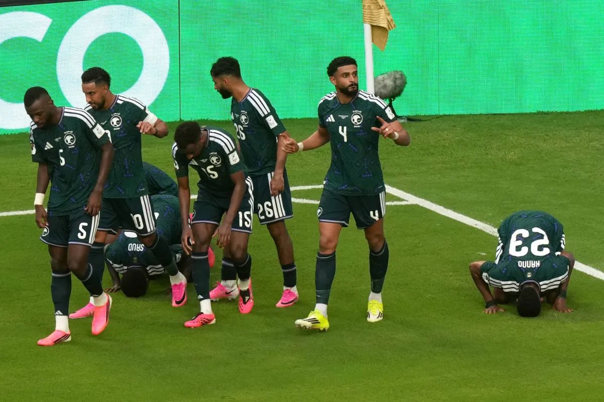 العمري يحرم الأوروغواي من رقمها القياسي في افتتاحيات المونديال
