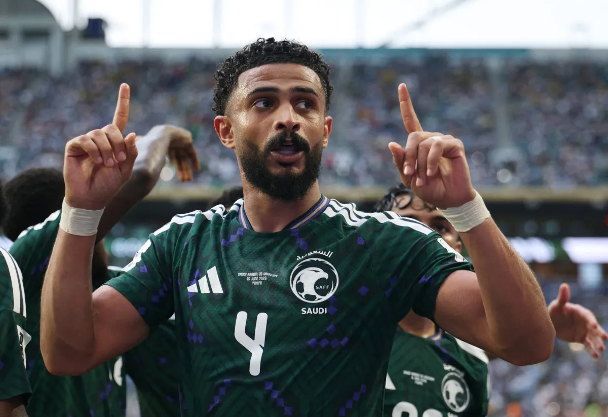 العمري ينتزع أول هدف عربي من شباك أوروغواي في كأس العالم