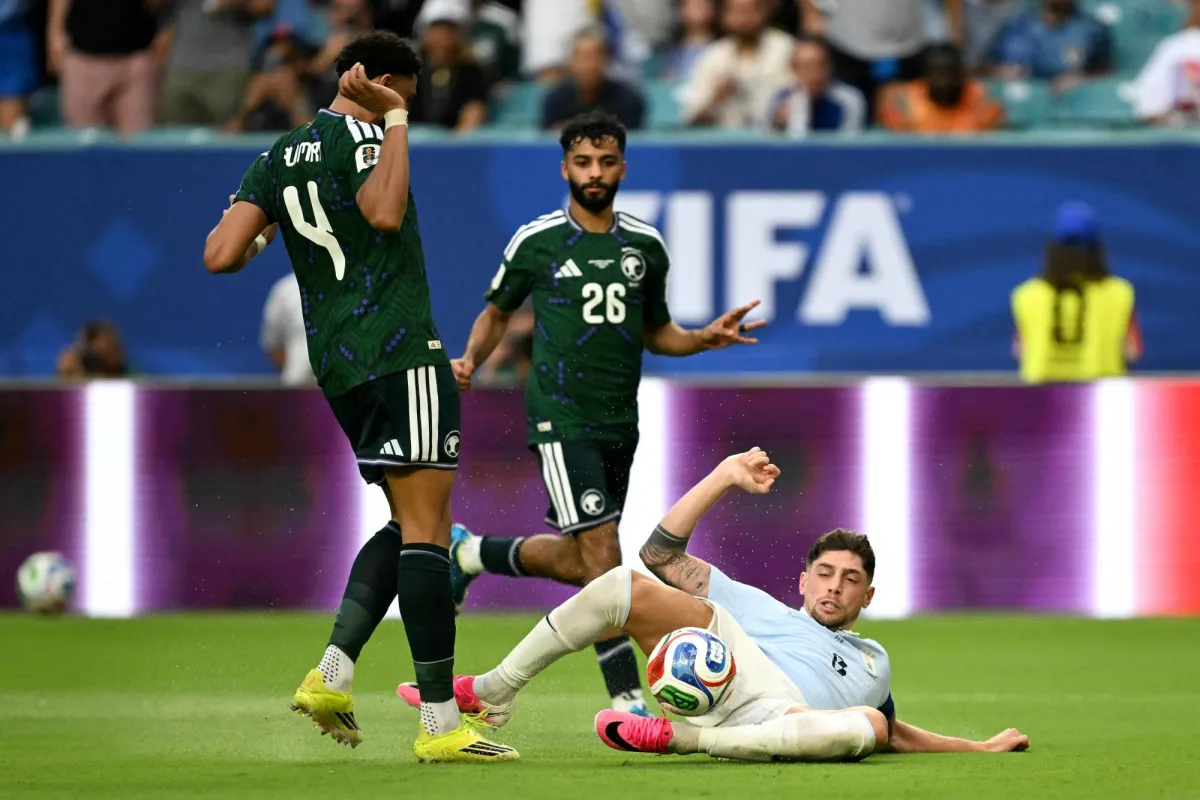 فالفيردي «رجل مباراة السعودية وأوروغواي» رغم تصديات العويس
