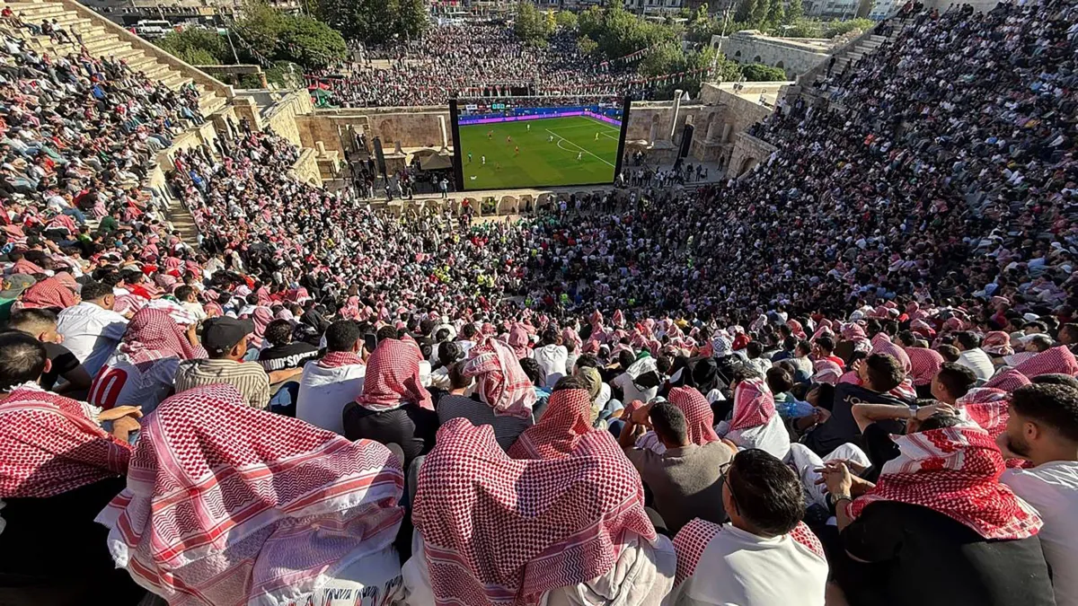 مونديال 2026: آلاف المشجعين الأردنيين ملأوا المدرج الروماني لمتابعة «النشامى»
