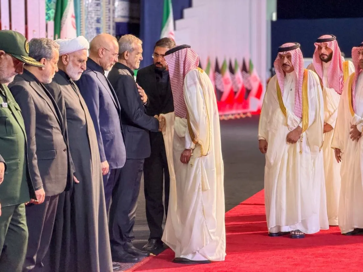 الخريجي ينقل تعازي القيادة السعودية للرئيس الإيراني في وفاة المرشد السابق