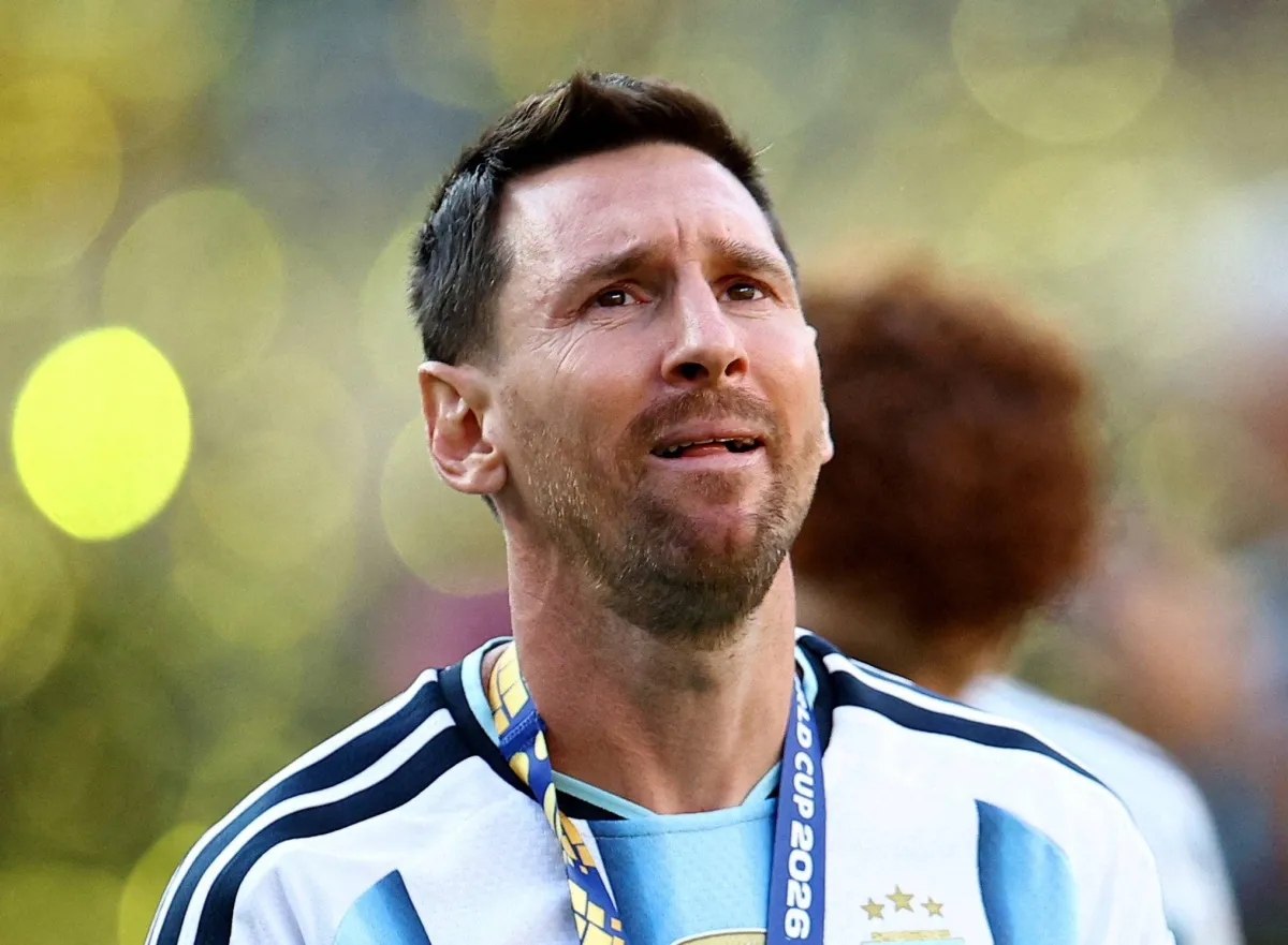 أقرت الصحافة الأرجنتينية بالهزيمة في النهائي أمام «منتخب إسباني متفوق بشكل واضح»، معتبرة أنها تمثل «نهاية الحلم»، لكنها ركزت بصورة أساسية على دموع نجمها ليونيل ميسي 