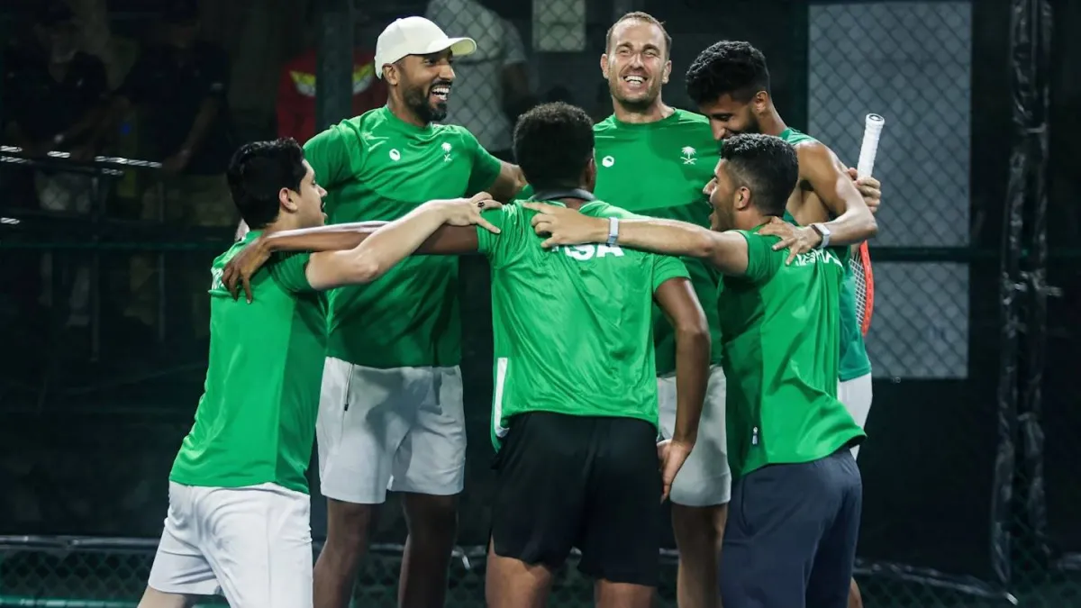 تأهل المنتخب السعودي للتنس إلى الملحق العالمي الثاني لكأس ديفيز 2027، بعد فوزه على منتخب سنغافورة، في مواجهة تحديد الصعود ضمن منافسات المجموعة الثالثة لآسيا وأوقيانوسيا.. وحسم الشقيقان عمار وسعود الحقباني بطاقة التأهل للمنتخب السعودي، بعدما حقق كل منهما انتصاراً في منافسات الفردي 