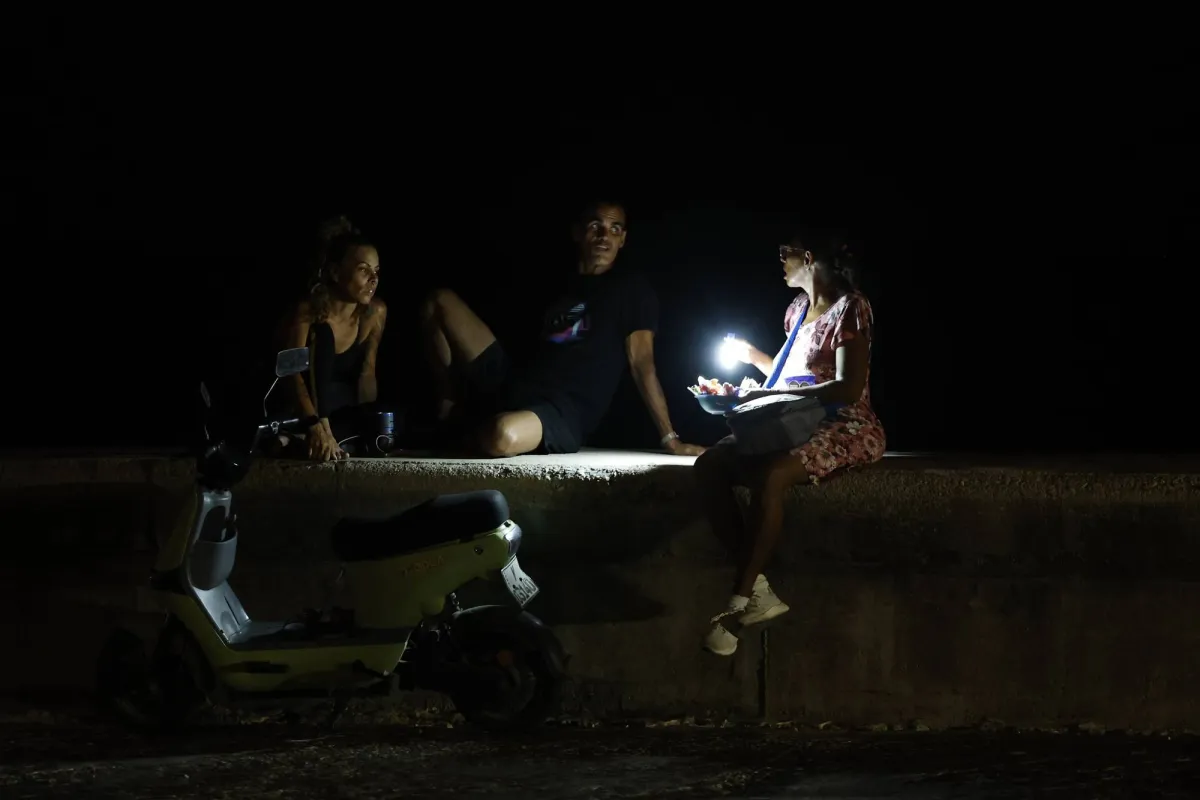 Cuba Plunges into Darkness as Electric Grid Collapses