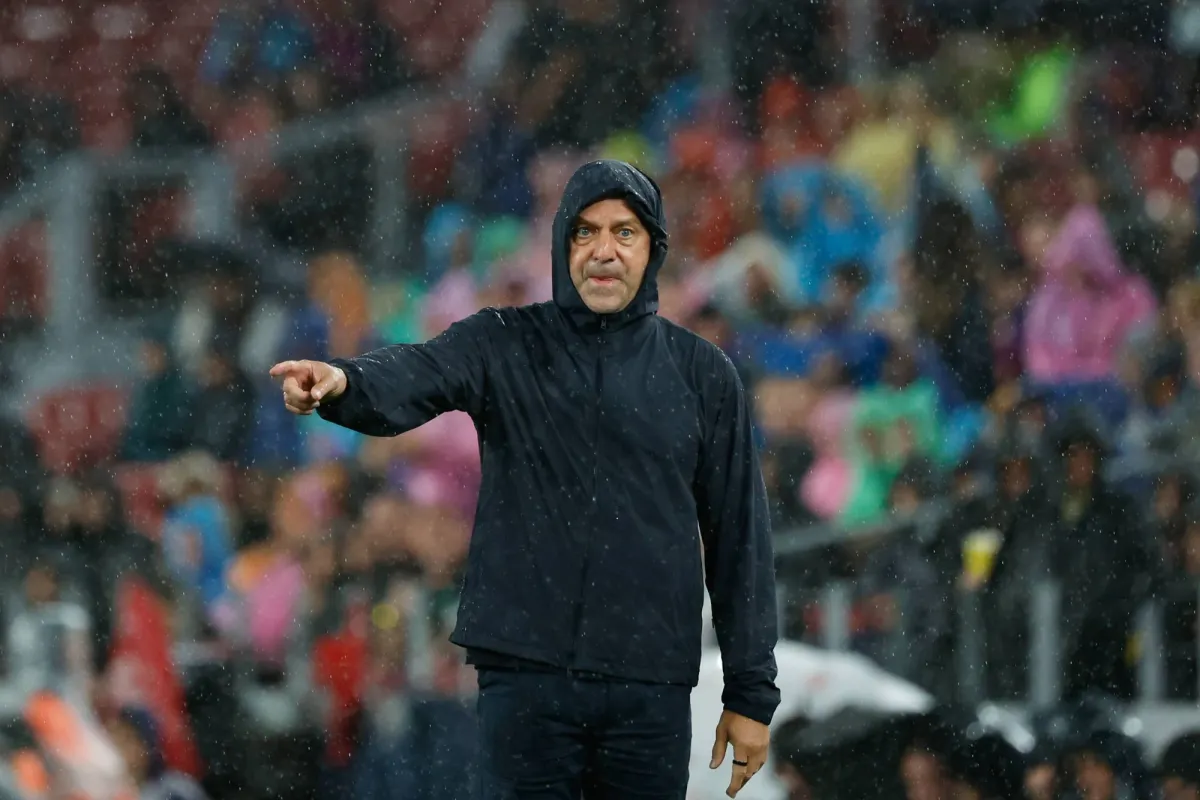 فليك يحطم رقماً قياسياً في انتصار برشلونة الساحق على راسينغ سانتاندير
