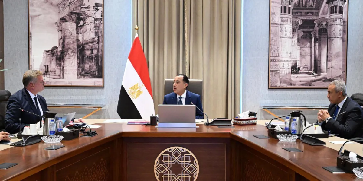 نفي حكومي لزيادة أسعار الوقود لا يُبدد مخاوف المصريين