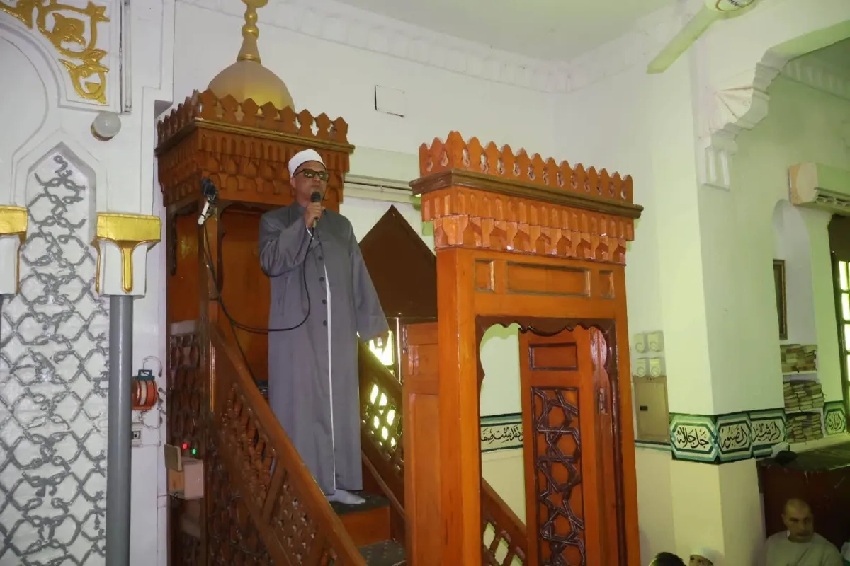 خطبة الجمعة بالمساجد المصرية تؤكد «حرمة تصوير الأفراد من دون إذنهم»