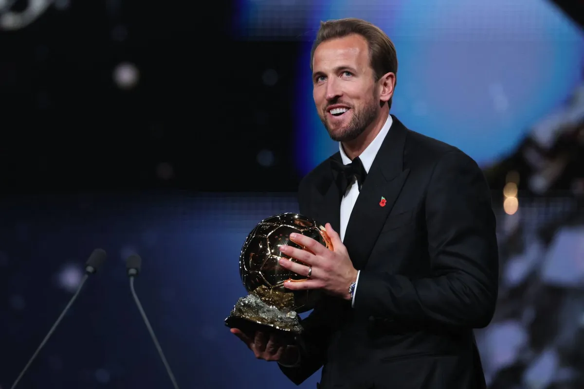 هاري كين يحرز جائزة الكرة الذهبية لعام 2026